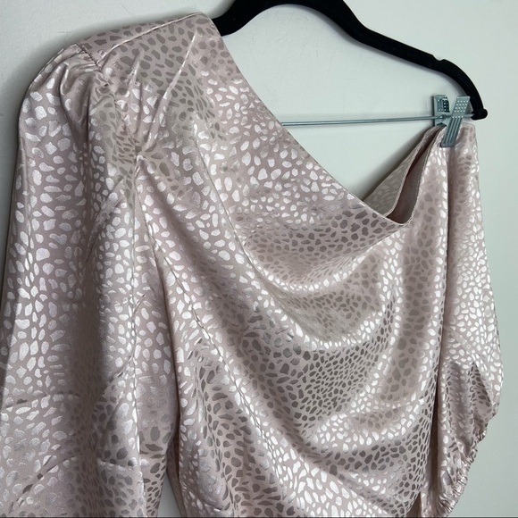 Satin off the shoulder blouse - Picture 3 of 7